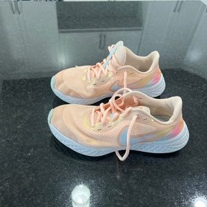 Like new youth size 6.5 like running shoes